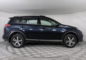 Подержанный автомобиль Toyota RAV4 2016 года (4 фото)
