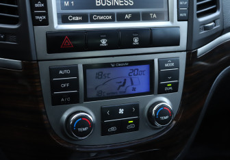 Подержанный автомобиль Hyundai Santa Fe 2011 года (15 фото)