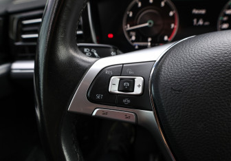 Подержанный автомобиль Volkswagen Touareg 2020 года (22 фото)