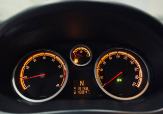 Подержанный автомобиль Opel Corsa 2006 года (10 фото)