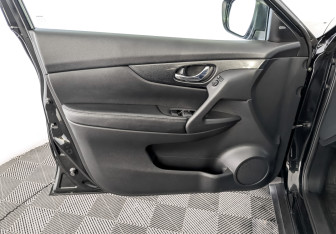 Подержанный автомобиль Nissan X-Trail 2016 года (19 фото)