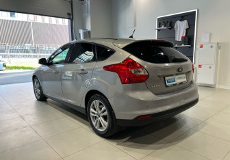 Подержанный автомобиль Ford Focus Hatchback 2013 года (6 фото)