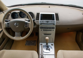 Подержанный автомобиль Nissan Maxima 2006 года (12 фото)