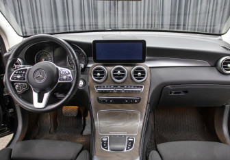 Подержанный автомобиль Mercedes-Benz GLC Coupe 2019 года (14 фото)