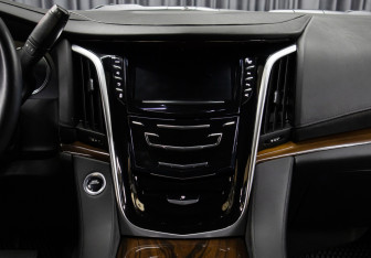 Подержанный автомобиль Cadillac Escalade Suv 2020 года (17 фото)