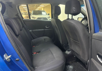 Подержанный автомобиль Renault Clio Hatchback 2007 года (11 фото)