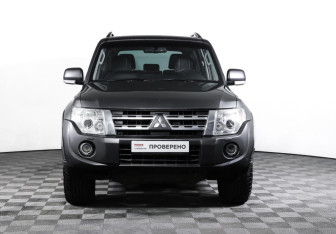 Подержанный автомобиль Mitsubishi Pajero 2011 года (2 фото)