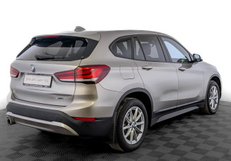 Подержанный автомобиль BMW X1 2022 года (5 фото)