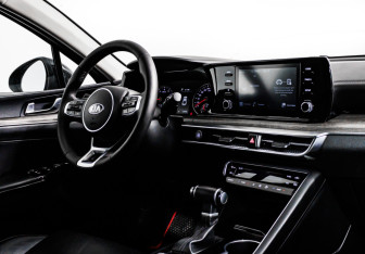 Подержанный автомобиль Kia K5 2020 года (9 фото)