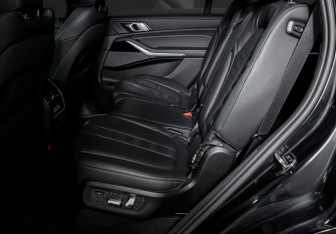 Подержанный автомобиль BMW X7 2019 года (10 фото)