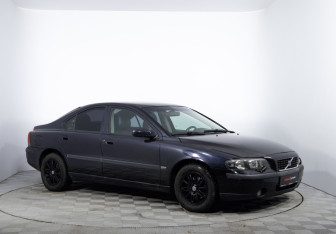 Подержанный автомобиль Volvo S60 2004 года (3 фото)