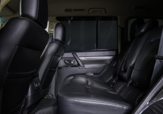 Подержанный автомобиль Mitsubishi Pajero 2013 года (12 фото)