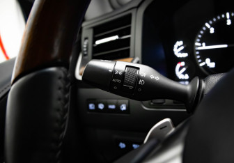 Подержанный автомобиль Lexus LX 2016 года (12 фото)