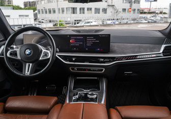 Подержанный автомобиль BMW X7 2022 года (15 фото)