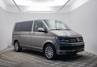 Подержанный автомобиль Volkswagen Multivan 2015 года (3 фото)