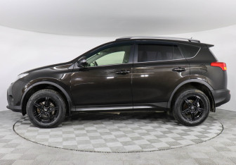 Подержанный автомобиль Toyota RAV4 2014 года (8 фото)
