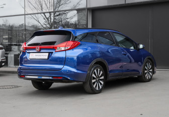 Подержанный автомобиль Honda Civic Wagon 2015 года (4 фото)