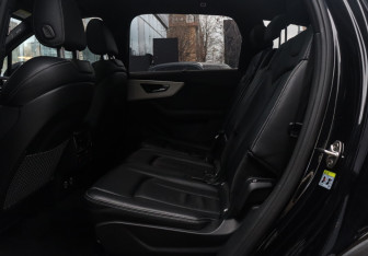 Подержанный автомобиль Audi Q7 2019 года (10 фото)