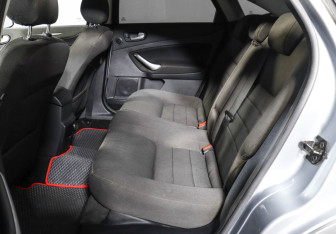 Подержанный автомобиль Ford Mondeo Sedan 2008 года (10 фото)