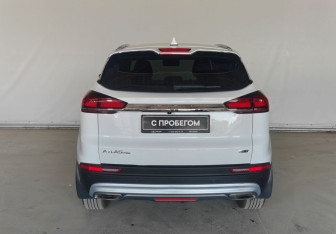 Подержанный автомобиль Geely Atlas Pro 2022 года (6 фото)