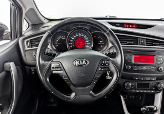 Подержанный автомобиль Kia Ceed Hatchback 2018 года (20 фото)
