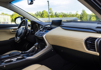 Подержанный автомобиль Lexus NX 2017 года (14 фото)