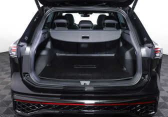Подержанный автомобиль Volkswagen Tiguan 2025 года (9 фото)