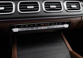 Подержанный автомобиль Mercedes-Benz GLE 2025 года (41 фото)