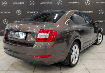 Подержанный автомобиль Skoda Octavia Liftback 2015 года (5 фото)