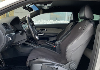 Подержанный автомобиль Volkswagen Scirocco 2011 года (13 фото)
