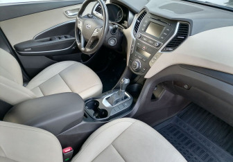 Подержанный автомобиль Hyundai Santa Fe 2017 года (9 фото)