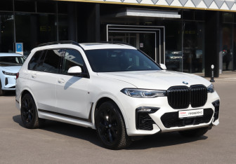 Подержанный автомобиль BMW X7 2020 года (3 фото)