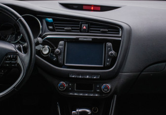 Подержанный автомобиль Kia Ceed Hatchback 2017 года (14 фото)