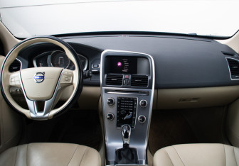 Подержанный автомобиль Volvo XC60 2017 года (11 фото)