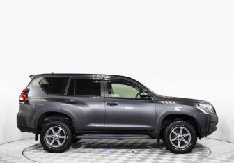Подержанный автомобиль Toyota Land Cruiser Prado 2018 года (4 фото)