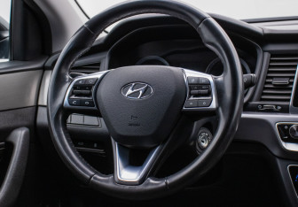 Подержанный автомобиль Hyundai Sonata 2017 года (15 фото)
