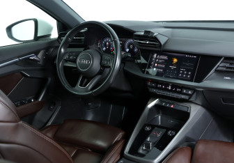 Подержанный автомобиль Audi A3 Hatchback 2021 года (12 фото)