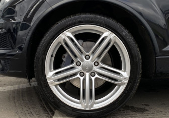 Подержанный автомобиль Audi Q7 2014 года (9 фото)