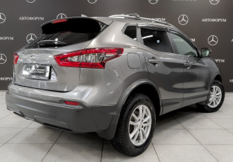 Подержанный автомобиль Nissan Qashqai 2020 года (5 фото)