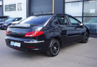 Подержанный автомобиль Peugeot 408 2012 года (5 фото)