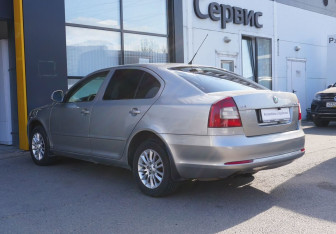 Подержанный автомобиль Skoda Octavia Liftback 2008 года (7 фото)