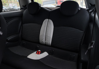 Подержанный автомобиль MINI Hatch 2009 года (8 фото)