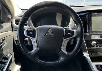 Подержанный автомобиль Mitsubishi Pajero Sport 2022 года (12 фото)