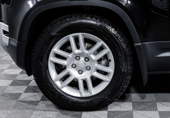 Подержанный автомобиль Land Rover Defender Suv 2021 года (15 фото)