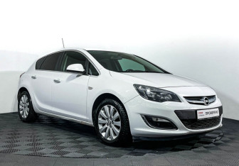 Подержанный автомобиль Opel Astra Hatchback 2014 года (3 фото)