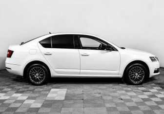 Подержанный автомобиль Skoda Octavia Liftback 2017 года (4 фото)