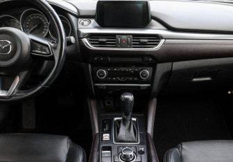 Подержанный автомобиль Mazda 6 Sedan 2017 года (16 фото)