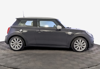 Подержанный автомобиль MINI Hatch 2016 года (4 фото)