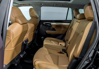 Подержанный автомобиль Toyota Highlander 2025 года (12 фото)
