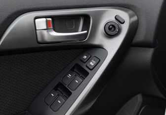 Подержанный автомобиль Kia Cerato Sedan 2012 года (16 фото)